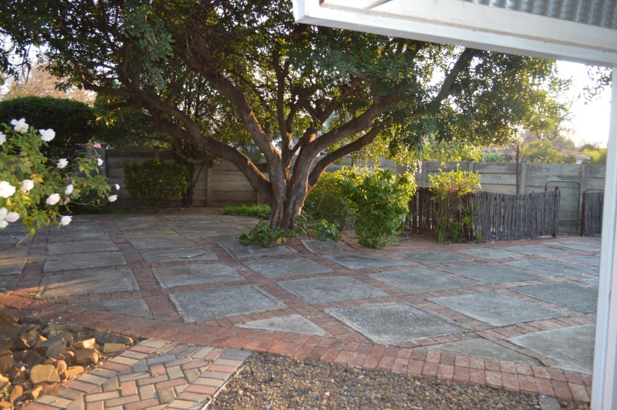 To Let 2 Bedroom Property for Rent in Songloed North West